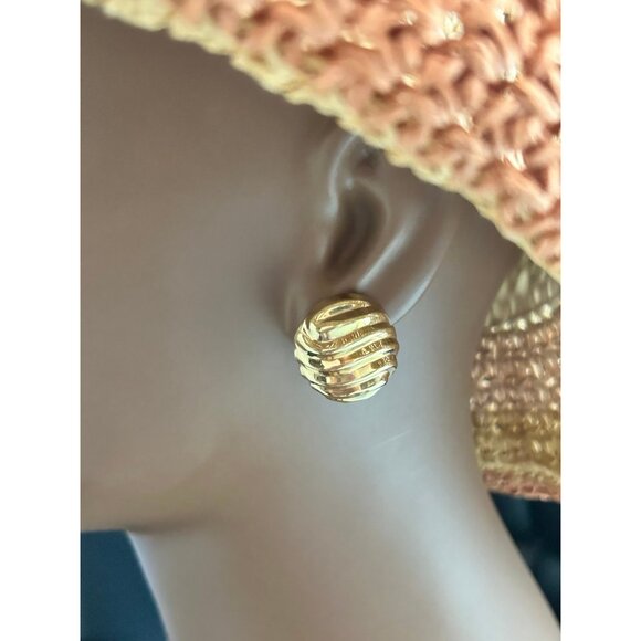 14K Gold Hollow Scalloped Earrings - Picture 7 of 8